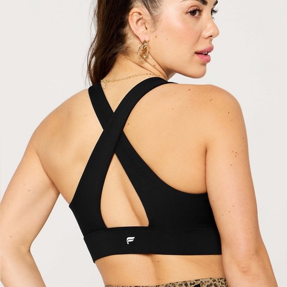 Fabletics Oasis Twist Medium Impact Sports Bra - Picture 2 of 9